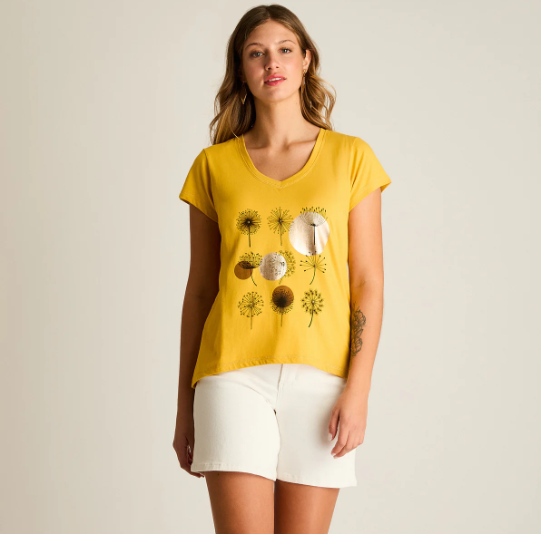 POLERA CON ESTAMPADO FRONTAL